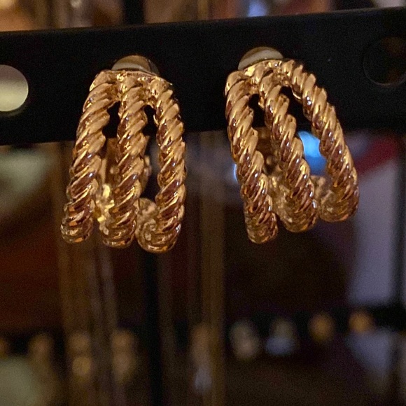 Aldo Jewelry - Little gold hoop clip-on earrings